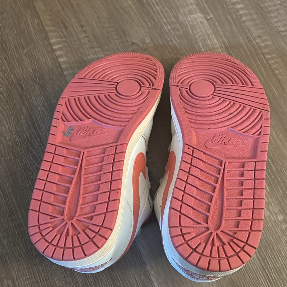 Women Nike  Jordan Shoes Size 9.5 Almost New Color White And Pink. - Picture 10 of 13